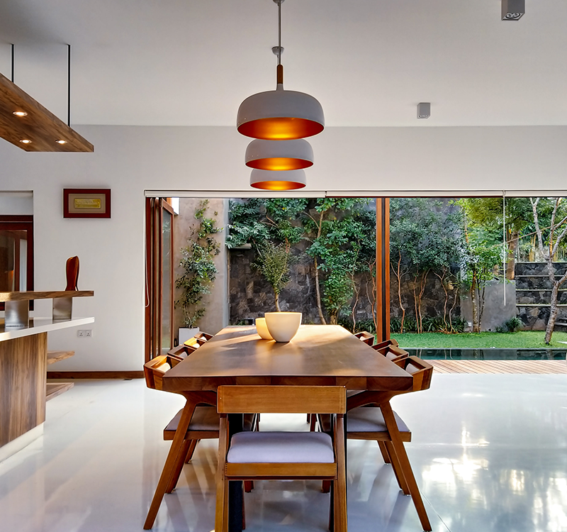 The Oak Nest Dining Table