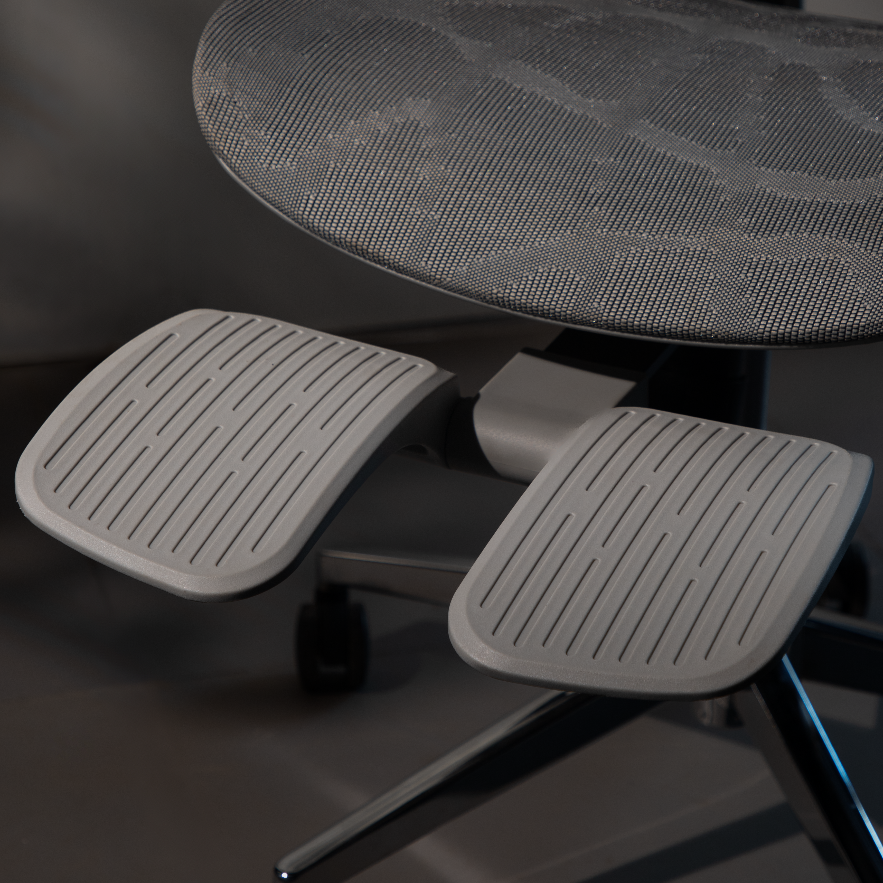 Ergonomic High-Back Mesh Office Chair with Adjustable Headrest – SRK Modular Furniture Co.