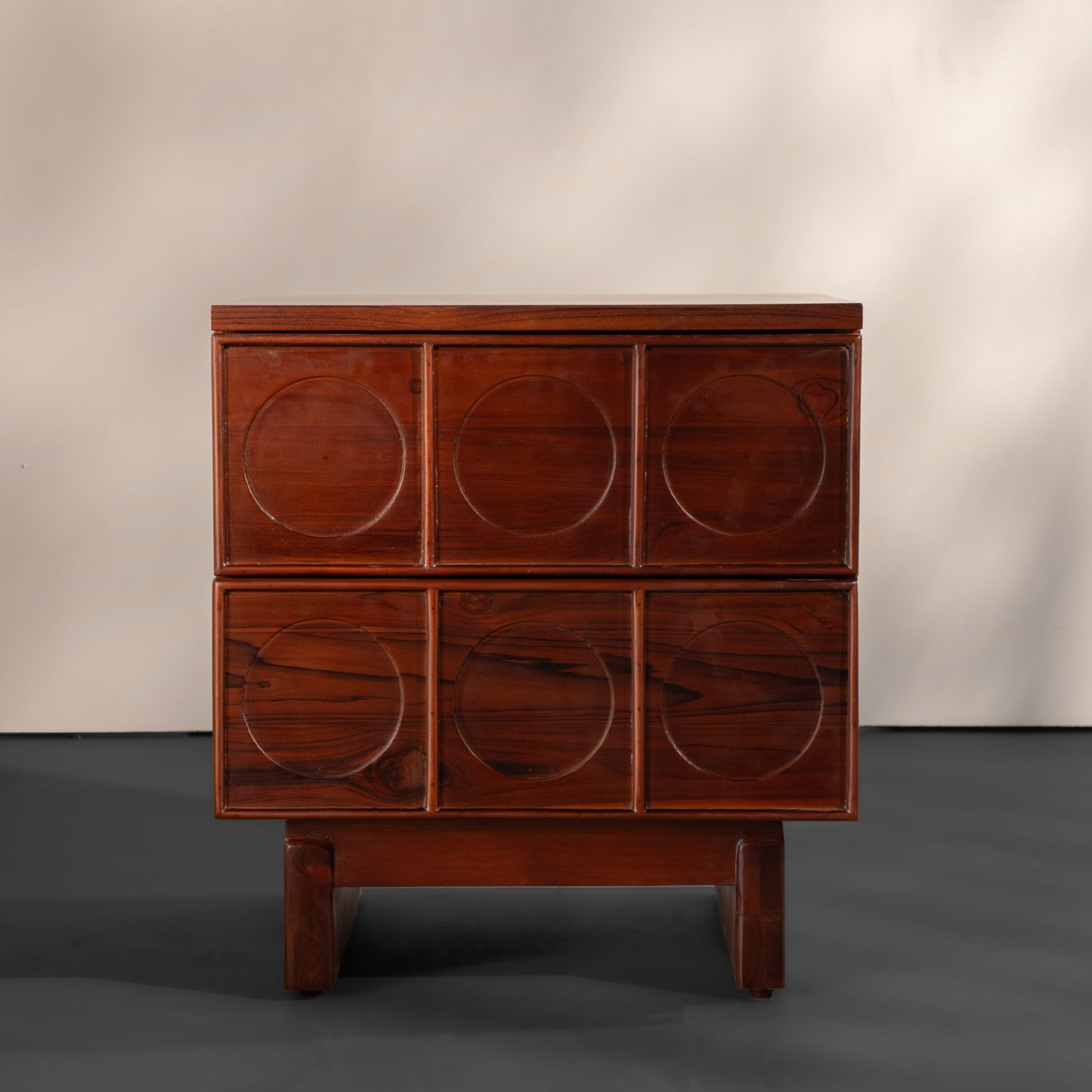 Solid Wood Bedside Chest of Drawers – Modern Wooden Storage Cabinet with Carved Design for Bedroom & Living Room
