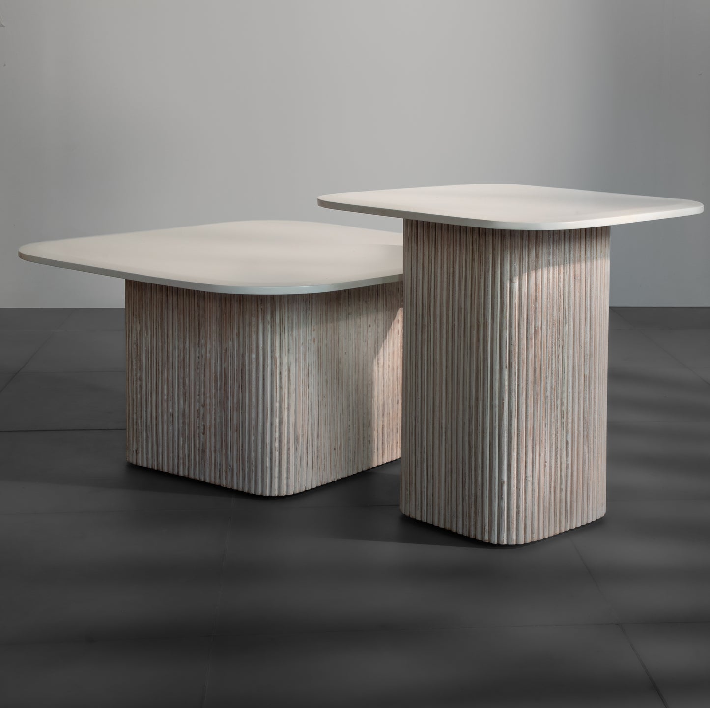 Modern Round Side Table – Minimalist Accent Table with Ribbed Cylindrical Base for Living Room, Bedroom & Office Décor