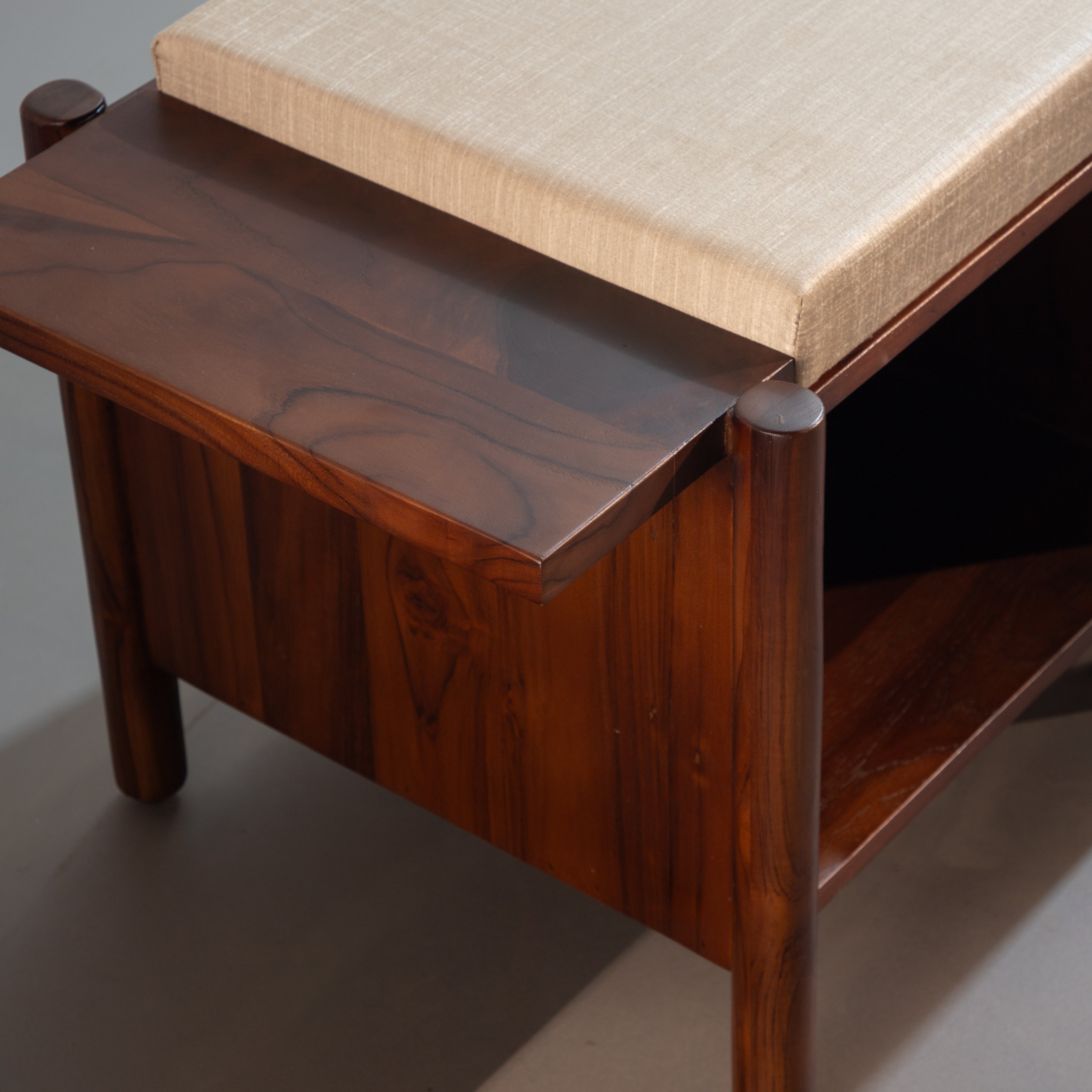 Solid Wood Storage Bench with Cushion – Modern Entryway Bench with Shelves for Living Room & Bedroom